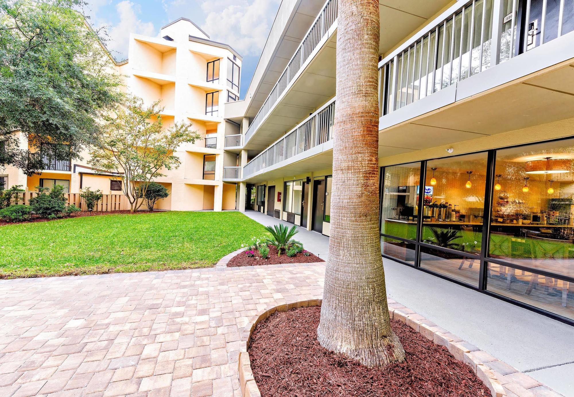 Spark By Hilton Hilton Head Island Hotel Exterior photo