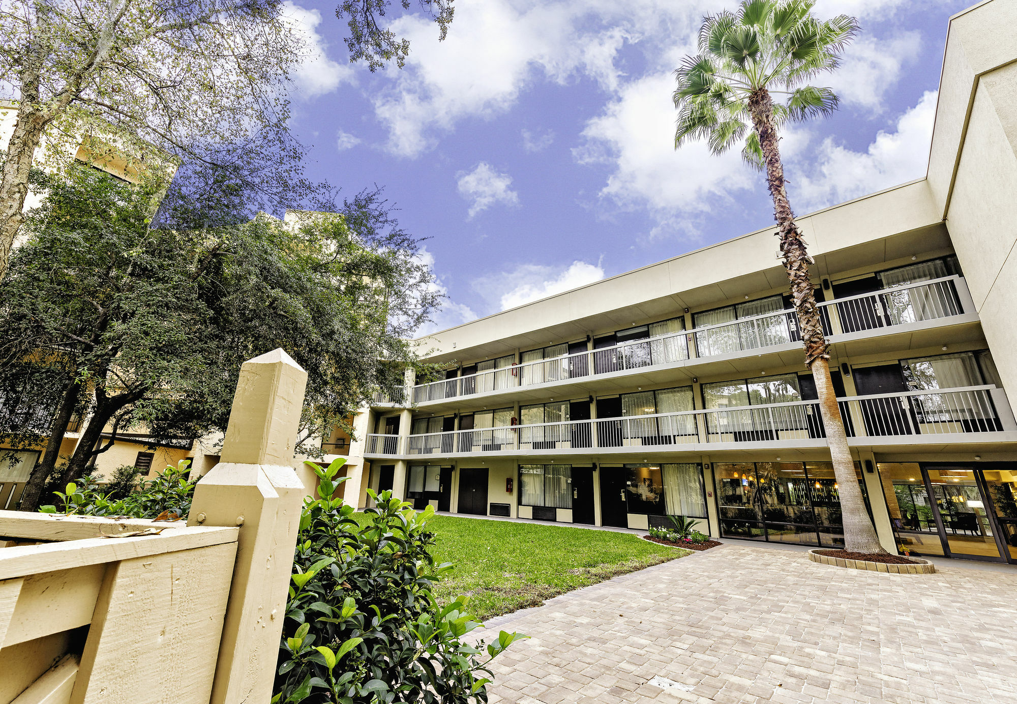 Spark By Hilton Hilton Head Island Hotel Exterior photo